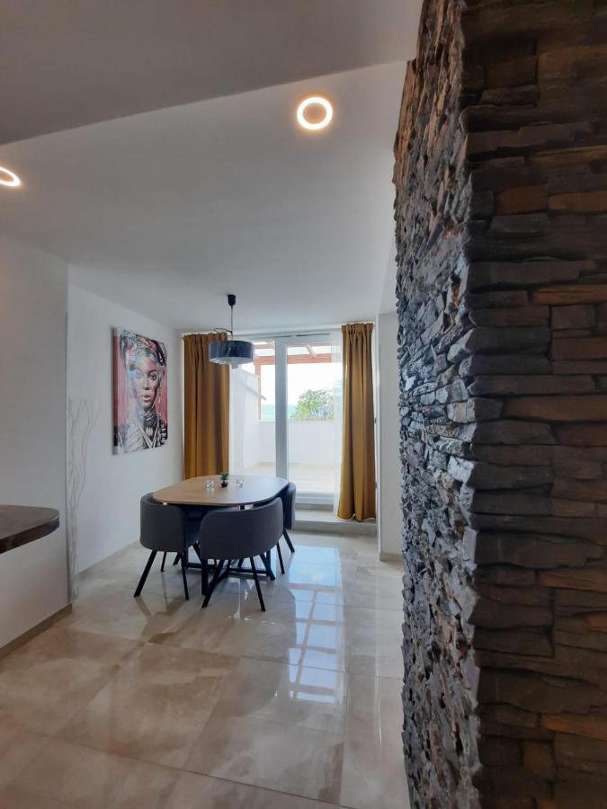 Njivice, Otok Krk, Apartman Dora Exterior photo